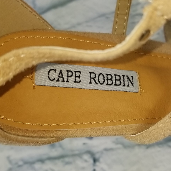 Cape Robbin Heels Sandals - Picture 11 of 12